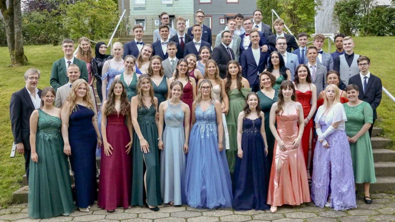 Absolventen der Robert-Koch-Schule | Abitur 2024 mit fünf Biathleten des NSV